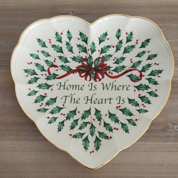 🎄 Lenox “Home Is Where The Heart Is” Christmas Plate – Heart-Shaped, Holiday - Picture 3 of 10